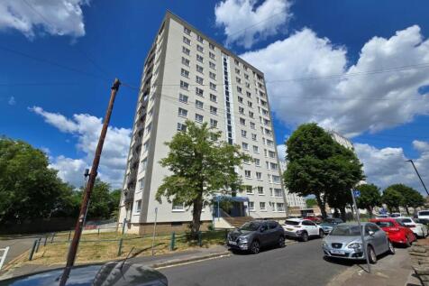 Beaconsfield Road, Enfield EN3 2 bed flat for sale