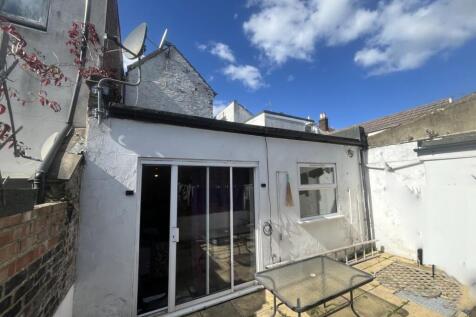 Kingston Road, Portsmouth PO2 1 bed flat for sale