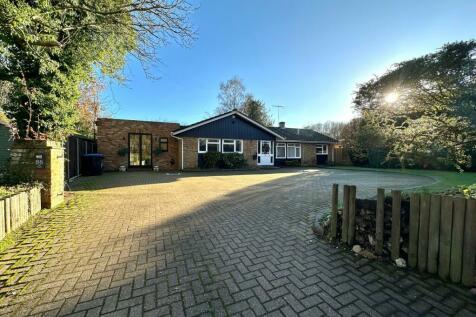 5 bedroom detached bungalow for sale