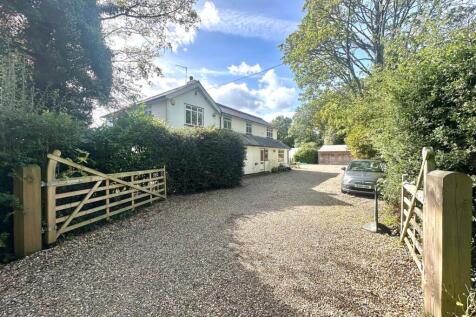 Shantock Lane, Bovingdon HP3 4 bed detached house for sale