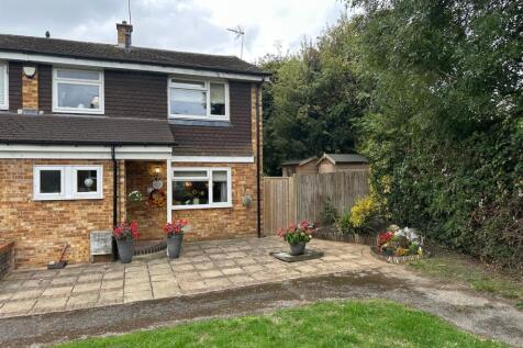 Howard Agne Close, Bovingdon HP3 3 bed property for sale