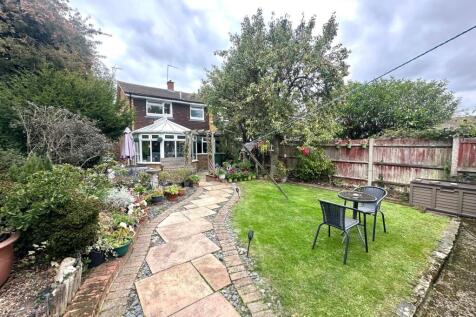 Howard Agne Close, Bovingdon HP3 3 bed property for sale