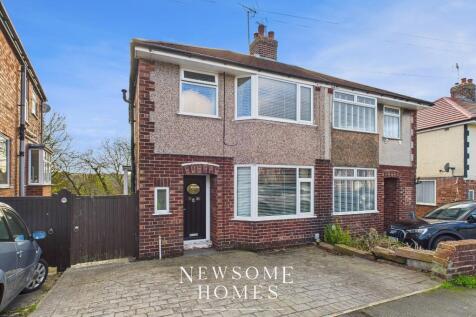 3 bedroom semi-detached house for sale