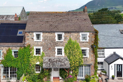 4 bedroom terraced house for sale