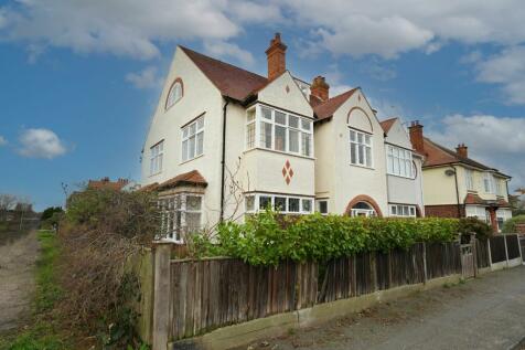 6 bedroom semi-detached house for sale