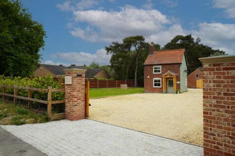 2 bedroom detached house for sale