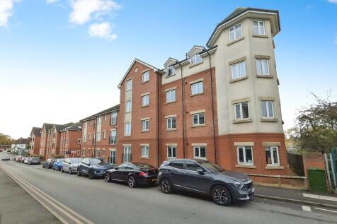 15 Eaton Court, Trent Road, Nuneaton... 2 bed flat for sale