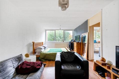 Studio flat for sale