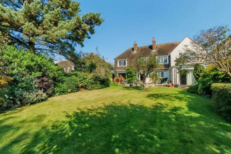 6 bedroom detached house for sale