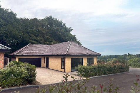 2 bedroom detached bungalow for sale