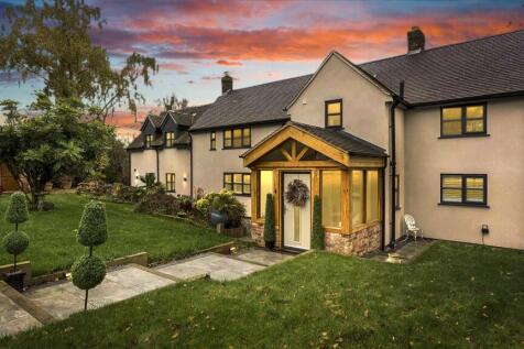 6 bedroom detached house for sale