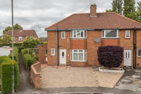 3 bedroom semi-detached house for sale