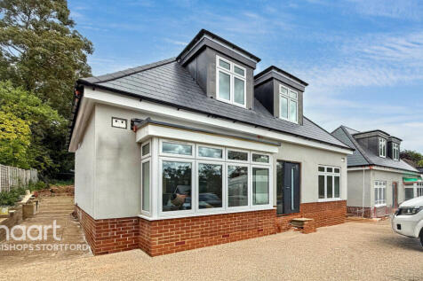 Bishops Stortford CM22 4 bed chalet for sale
