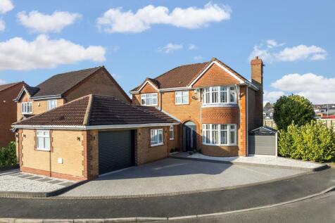 4 bedroom detached house for sale