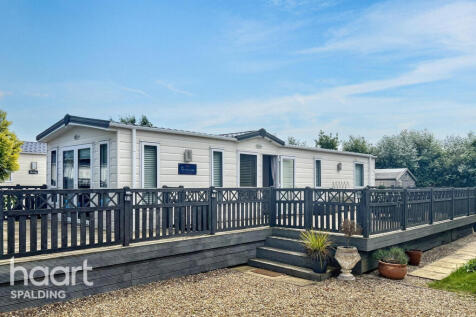 2 bedroom lodge for sale