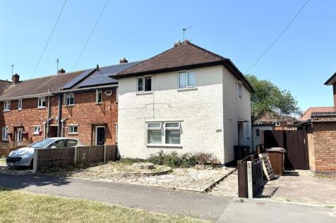 4 bedroom end of terrace house for sale
