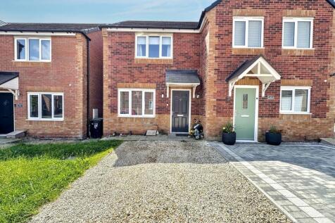 2 bedroom semi-detached house for sale