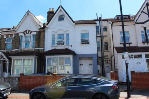3 bedroom flat for sale