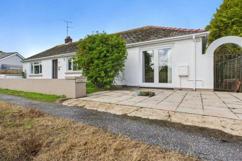 5 bedroom detached bungalow for sale