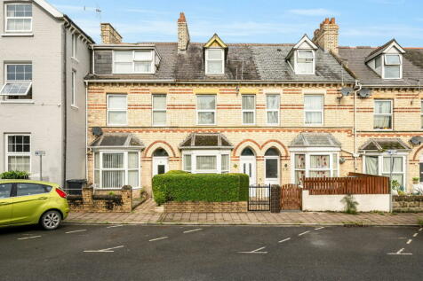 4 bedroom terraced house for sale