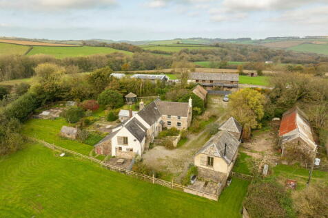 8 bedroom country house for sale