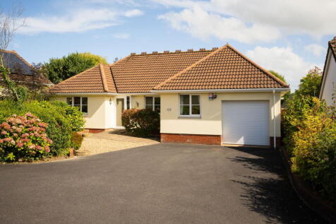 4 bedroom detached bungalow for sale