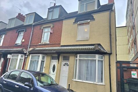 4 bedroom end of terrace house for sale