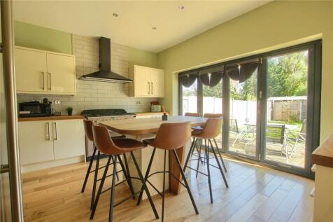 4 bedroom semi-detached house for sale