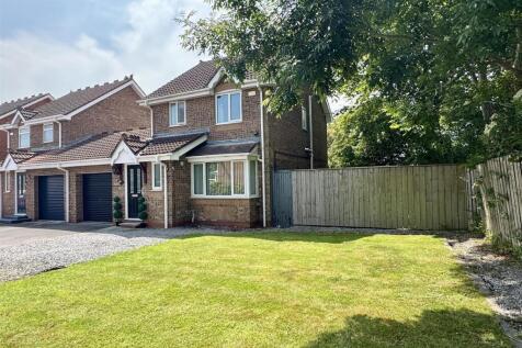 3 bedroom link detached house for sale