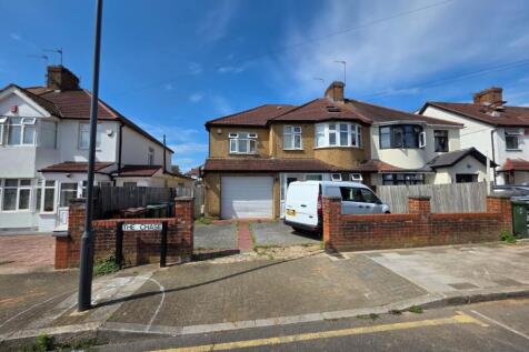 The Chase, Edgware HA8 6 bed house of multiple occupation for sale
