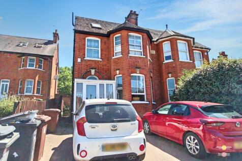 Elstree Hill South, Borehamwood WD6 5 bed house of multiple occupation for sale