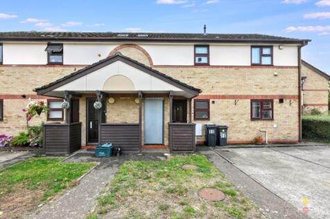 Pollards Green, Chelmsford CM2 2 bed flat for sale