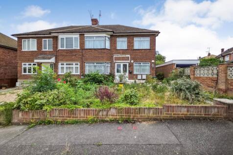 Crushes Close, Brentwood CM13 2 bed apartment for sale