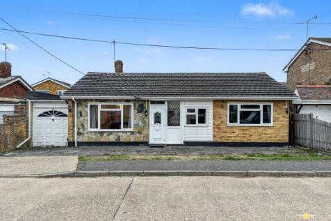 St. Annes Road, Canvey Island SS8 3 bed detached bungalow for sale