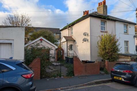 Albion Road, Gravesend DA12 2 bed semi