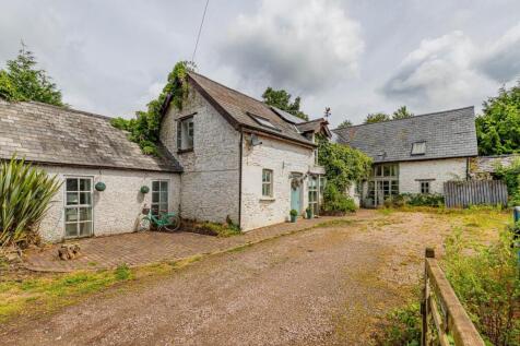 6 bedroom detached house for sale