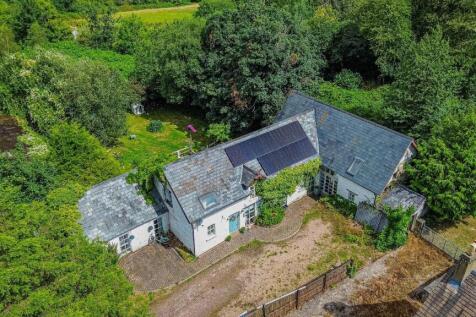 6 bedroom detached house for sale
