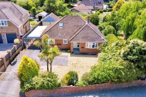 3 bedroom detached bungalow for sale