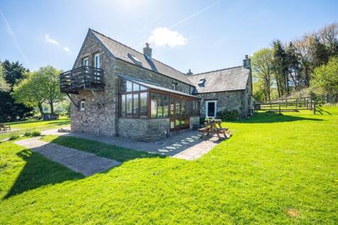 Crickhowell NP8 4 bed detached house for sale