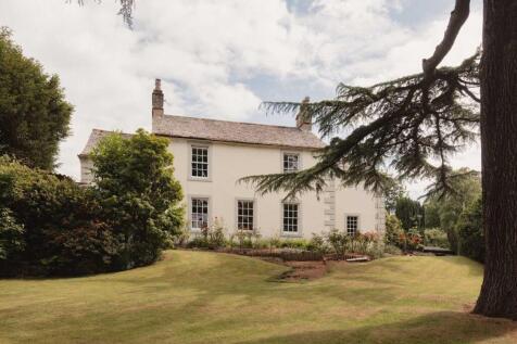 6 bedroom detached house for sale