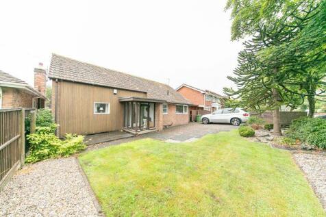 2 bedroom detached bungalow for sale