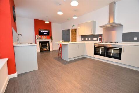 8 bedroom terraced house for sale