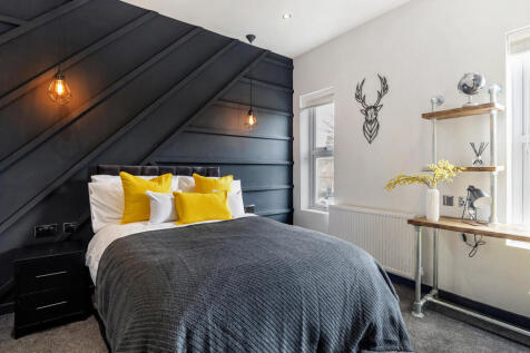 6 bedroom end of terrace house for sale