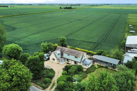 4 bedroom country house for sale