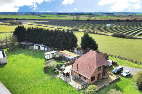 3 bedroom country house for sale