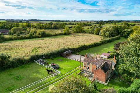 4 bedroom country house for sale