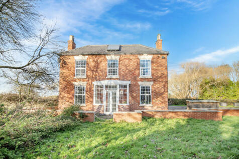 5 bedroom country house for sale