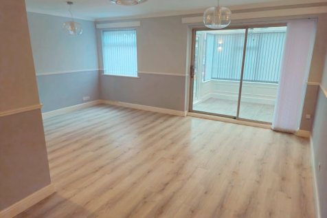3 bedroom link detached house for sale