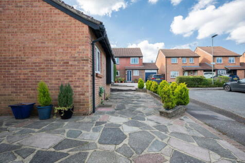 Marsden Way, Orpington BR6 2 bed detached bungalow for sale