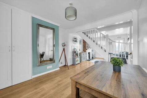 London Road, Sevenoaks TN13 2 bed terraced house for sale